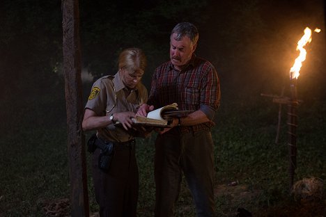 Janet Varney, John C. McGinley - Stan Against Evil - Dig Me Up, Dig Me Down - Z filmu