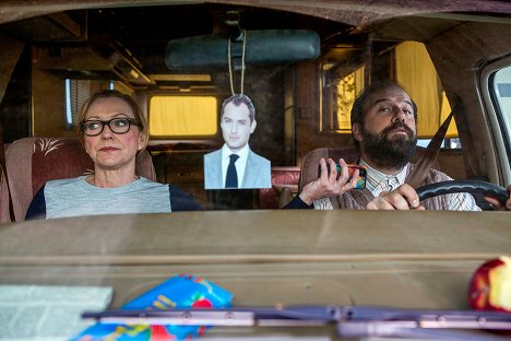 Julie White, Brett Gelman - Go On - Urn-ed Run - Film