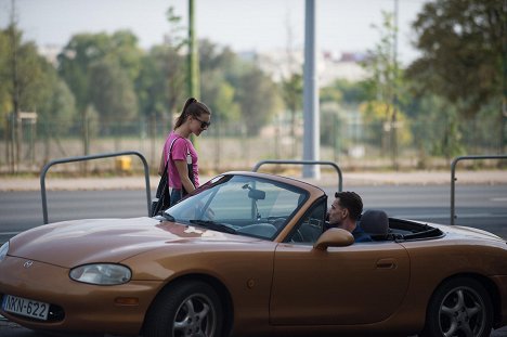 Laura Döbrösi, Kálmán Varju - Golden Life - Jégkocka - Do filme