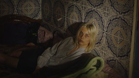 Stella Kylä-Liuhala - Takaisin valoon - Z filmu