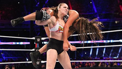 Ronda Rousey - WWE Super Show-Down - Van film