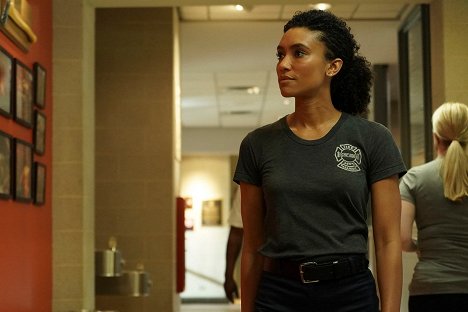 Annie Ilonzeh - Chicago Fire - Going to War - Do filme