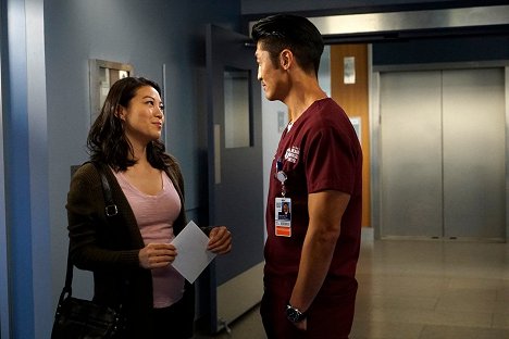 Arden Cho, Brian Tee - Chicago Med - What You Don't Know - Van film