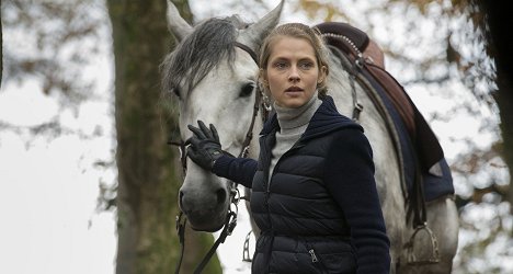 Teresa Palmer - A Discovery of Witches - Episode 5 - Photos