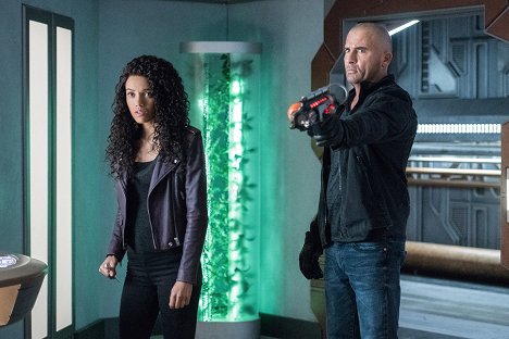 Maisie Richardson-Sellers, Dominic Purcell - Legends of Tomorrow - Necromancing the Stone - Filmfotos