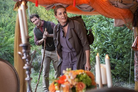 Noah Wyle, Rebecca Romijn - The Quest - Die Serie - Die Zuflucht der Vampire - Filmfotos