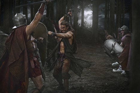 Dustin Clare - Spartacus - Potwory - Z filmu