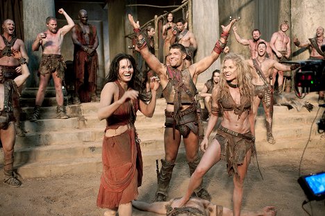 Peter Mensah, Katrina Law, Manu Bennett, Liam McIntyre, Ellen Hollman, Daniel Feuerriegel - Spartacus - Potwory - Z filmu