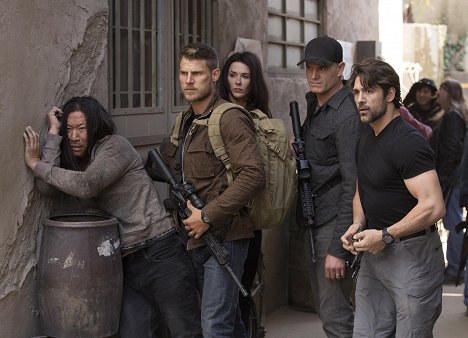 Travis Van Winkle, Bridget Regan, Eric Dane, Bren Foster - Posledná loď - Shanzhai - Z filmu