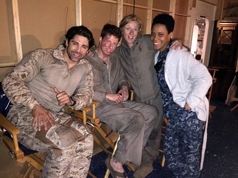 Bren Foster, Kevin Michael Martin, Fay Masterson, Christina Elmore - The Last Ship - Dog Day - Making of