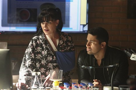 Pauley Perrette, Wilmer Valderrama - NCIS: Naval Criminal Investigative Service - Two Steps Back - Photos