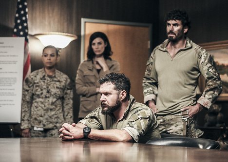 A. J. Buckley, Justin Melnick - SEAL Team - La Chute de l'aigle - Film