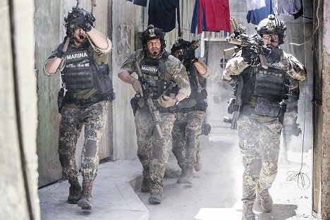 David Boreanaz, Tyler Grey - SEAL Team - Tot oder lebendig - Filmfotos