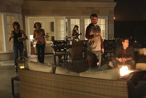 Stephanie Szostak, Christina Moses, James Roday Rodriguez, David Giuntoli - A Million Little Things - Friday Night Dinner - Do filme