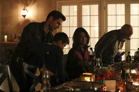 David Giuntoli, Grace Park - A Million Little Things - Friday Night Dinner - Kuvat elokuvasta