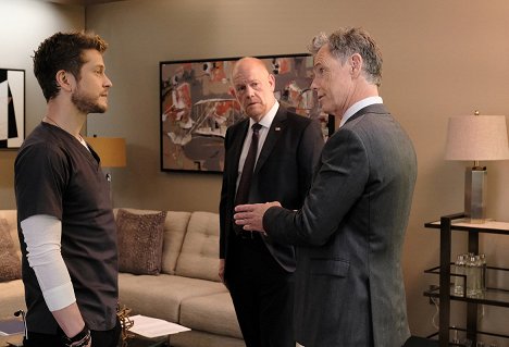 Matt Czuchry, Glenn Morshower, Bruce Greenwood - The Resident - The Prince & The Pauper - De la película