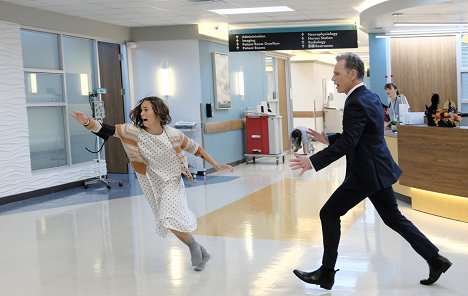 Bailey Noble, Bruce Greenwood - The Resident - Nightmares - Photos