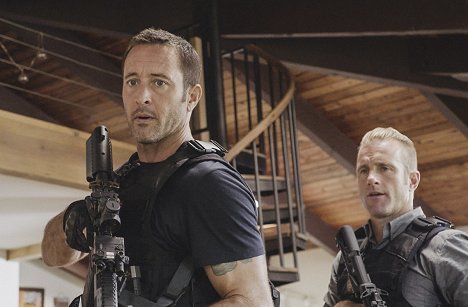 Alex O'Loughlin, Scott Caan - Hawaii Five-0 - Aia I Hi'ikua; I Hi'ialo - Photos