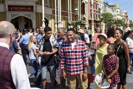 Marcus Scribner, Laurence Fishburne, Anthony Anderson, Marsai Martin, Jenifer Lewis, Tracee Ellis Ross - Czarno to widzę - Status VIP-a - Z filmu