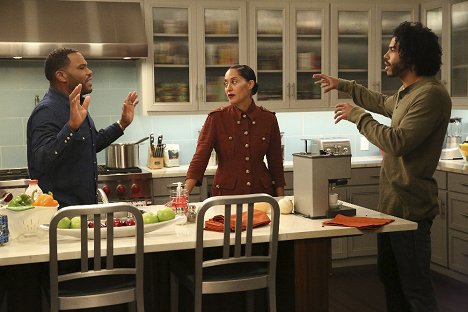 Anthony Anderson, Tracee Ellis Ross, Daveed Diggs - Black-ish - God - Photos