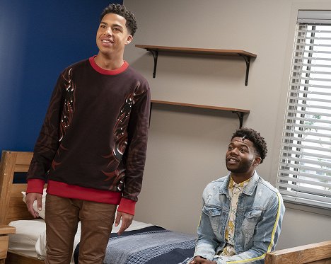 Marcus Scribner, D'Meetri Griffin - Black-ish - Année sabbatique - Film