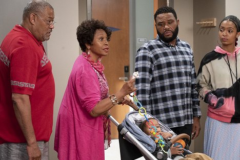 Laurence Fishburne, Jenifer Lewis, Anthony Anderson, Yara Shahidi - Black-ish - Gap Year - Z filmu