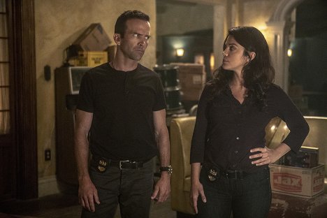 Lucas Black, Vanessa Ferlito - NCIS: New Orleans - See You Soon - Photos