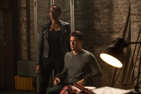 Tracy Ifeachor, Nick Zano - Legends of Tomorrow - I, Ava - Photos