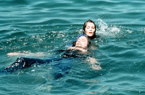 Mitzi Kapture - Baywatch - Die Rettungsschwimmer von Malibu - Der Mann mit der Schusswunde - Filmfotos
