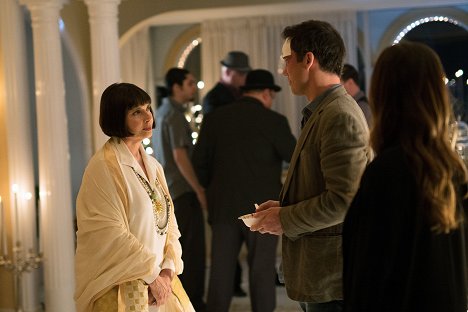 Isabella Rossellini, Jeffrey Donovan - Shut Eye - Death - Z filmu