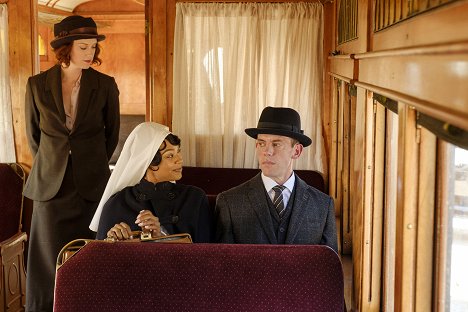 Lauren Lee Smith, Chantel Riley - Frankie Drake Mysteries - Once Burnt Twice Spied - Photos