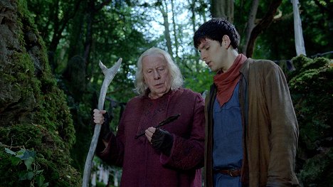 Richard Wilson, Colin Morgan - Merlin – Die neuen Abenteuer - Der Druidenschrein - Filmfotos