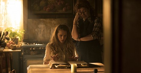 Teresa Palmer, Alex Kingston - Čas čarodejníc - Episode 7 - Z filmu