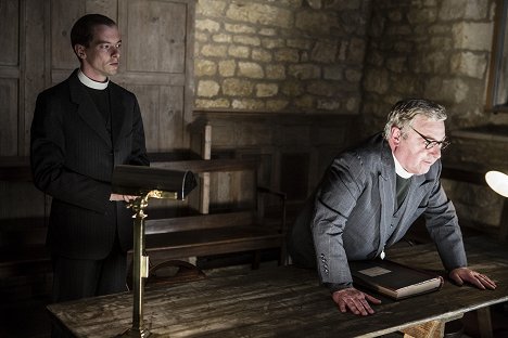Oliver Gilbert, John Sessions - Father Brown - The Eve of St John - Z filmu