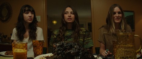 Hannah Marks, Fabianne Therese, Nathalie Love - Southbound - Highway to Hell - Filmfotos