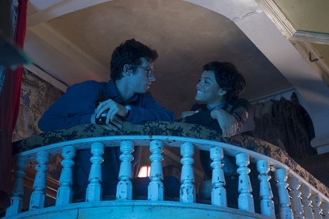 Callum Turner, Kiersey Clemons - The Only Living Boy in New York - Filmfotos