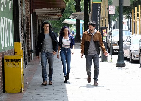 Blair Redford, Jamie Chung, Sean Teale - The Gifted - outMatched - Photos