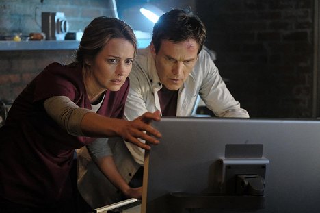 Amy Acker, Stephen Moyer - The Gifted - outMatched - Photos