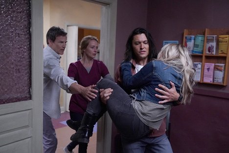Stephen Moyer, Amy Acker, Blair Redford - The Gifted - afterMath - Photos