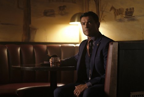 Mark Consuelos - Riverdale - Chapter Thirty-Eight: As Above, So Below - Photos