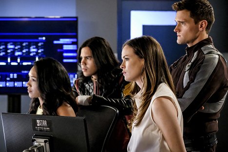 Candice Patton, Carlos Valdes, Danielle Panabaker, Hartley Sawyer - The Flash - The Death of Vibe - Photos
