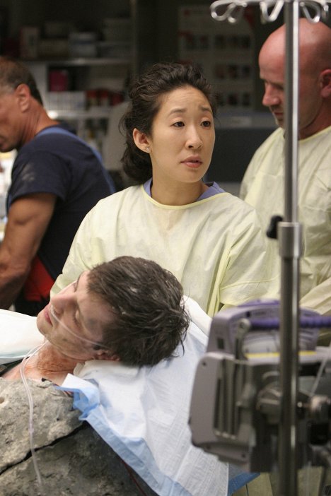 Sandra Oh - Grey's Anatomy - Freedom: Part 2 - Van film