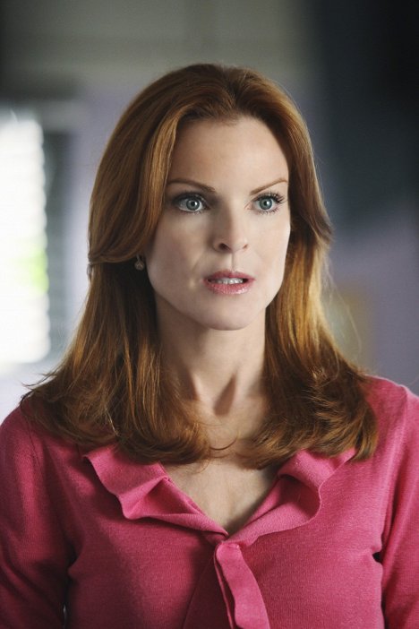 Marcia Cross - Desperate Housewives - Being Alive - Photos