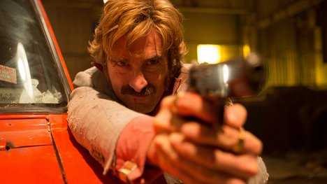 Sharlto Copley - Kereszttűz - Filmfotók