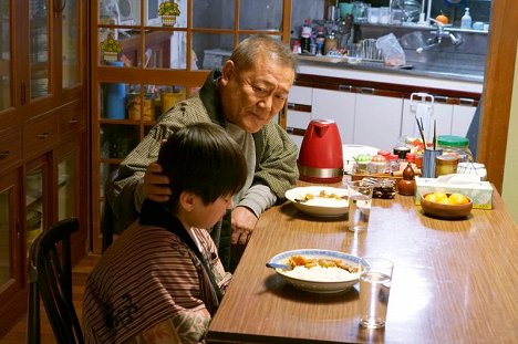 Ryusei Kiyama, Jun Kunimura - Kazoku iro: Railways – Watašitači no šuppacu - De la película