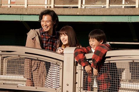 青木崇高, Kasumi Arimura, Ryusei Kiyama - Kazoku iro: Railways – Watašitači no šuppacu - Filmfotos
