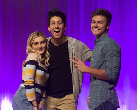 Meg Donnelly, Milo Manheim, Peyton Meyer - American Housewife - Le Code - Tournage