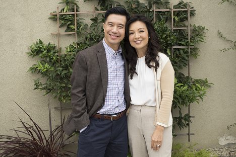Reggie Lee, Ming-Na Wen - Fresh Off the Boat - Mo' Chinese Mo' Problems - Making of