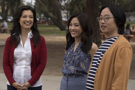 Ming-Na Wen, Constance Wu - Fresh Off the Boat - Mo' Chinese Mo' Problems - Van film