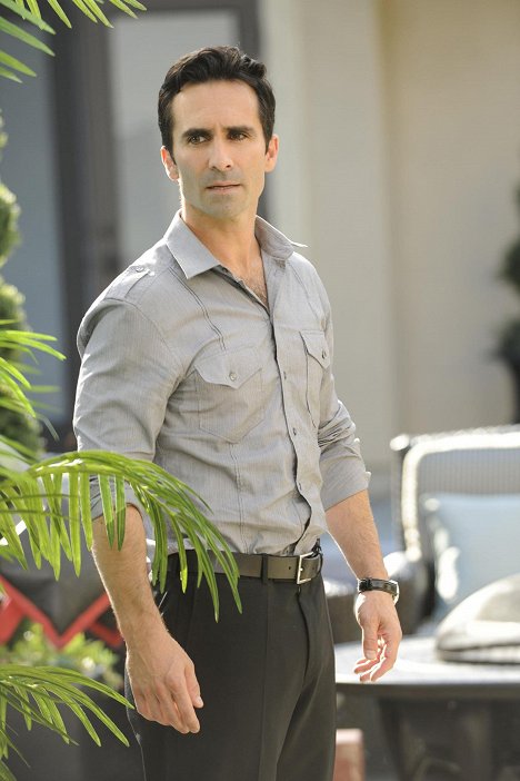 Nestor Carbonell - Psych - Shawn 2.0 - Photos